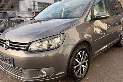 VW Touran 167.500 km 8.900 € Köln 51149