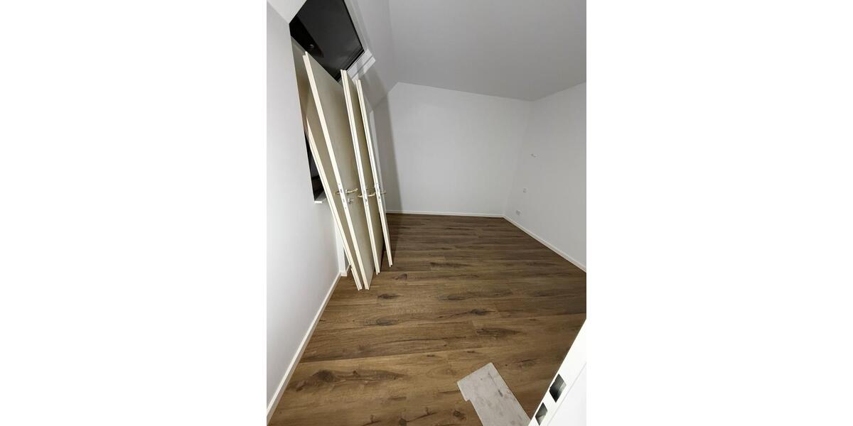 Dachgeschoßwohnung Köln Nippes - 2 Zimmer, 52 m&sup2;, 1.250&euro; | Angebot:24200802