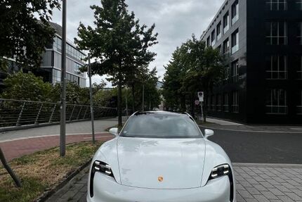 Porsche Taycan 15.000 km 61.500 &euro; Düsseldorf 40211