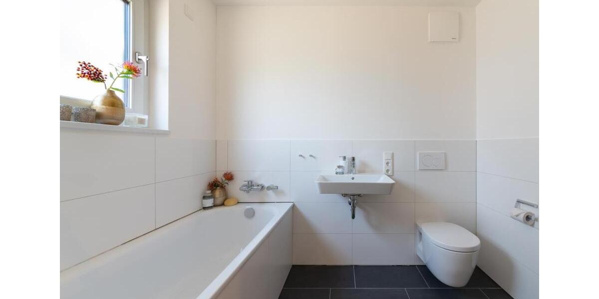 Erdgeschoßwohnung Bergisch Gladbach - 3 Zimmer, 93 m&sup2;, 1.215&euro; | Angebot:25524176