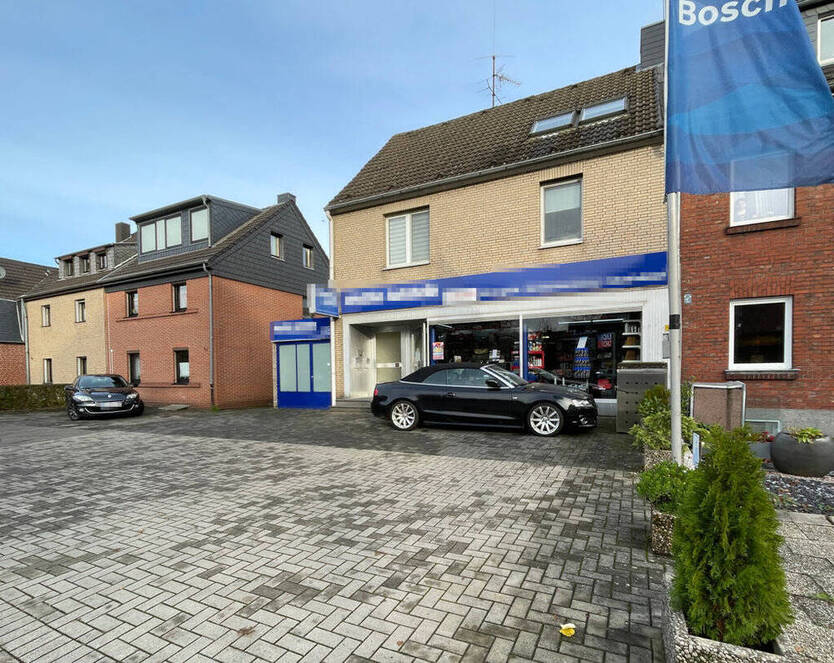 Gepflegtes Wohngeschäftshaus auf schönem Grundstück in belebter Lage