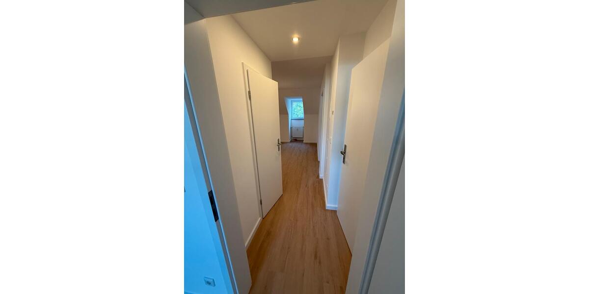 Dachgeschoßwohnung Düsseldorf Oberbilk - 2.5 Zimmer, 49 m&sup2;, 1.000&euro; | Angebot:27594691