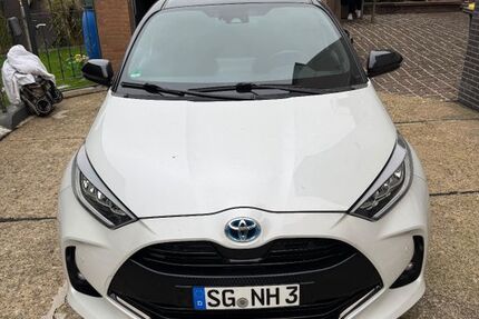 Toyota Yaris 10.700 km 22.499 &euro; Solingen 42659