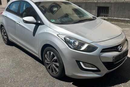 Hyundai i30 176.000 km 2.990 &euro; Neuss 41460