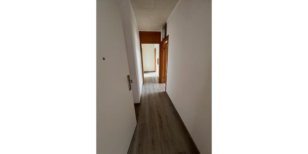 Helle 2-Zimmer-Dachgeschosswohnung in Solingen-Höhscheid zimmer