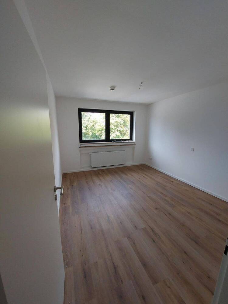 Renovierte 3-Zimmer-Wohnung mit Balkon und Garage