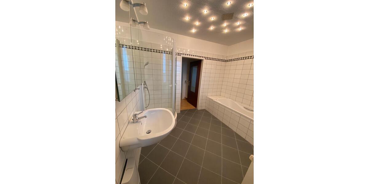 Erdgeschoßwohnung Solingen Höhscheid - 2 Zimmer, 60 m&sup2;, 600&euro; | Angebot:24603883