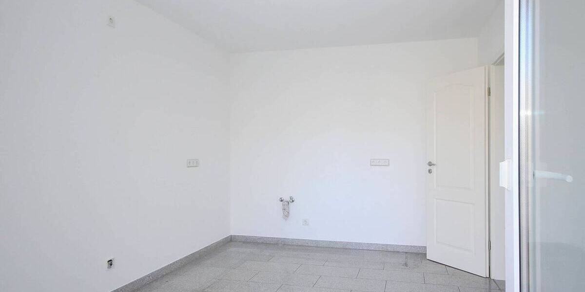 Etagenwohnung Düsseldorf Wersten - 2 Zimmer, 108 m&sup2;, 1.280&euro; | Angebot:21779861