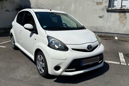 Toyota Aygo (X) 156.500 km 2.490 &euro; Düsseldorf 40219