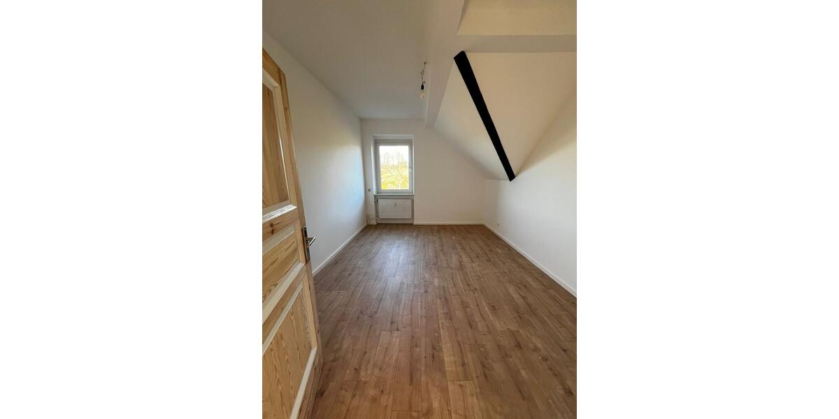 Dachgeschoßwohnung Radevormwald - 3.5 Zimmer, 90 m&sup2;, 810&euro; | Angebot:24869986