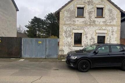 Provisionsfrei* Renovierungsbedürftiges Haus mit Anbau- und Erweiterungspotential bis 400 - 450 QM Wohnfläche + Baugrundstück - Haus Köln Porz | Angebot:24876542