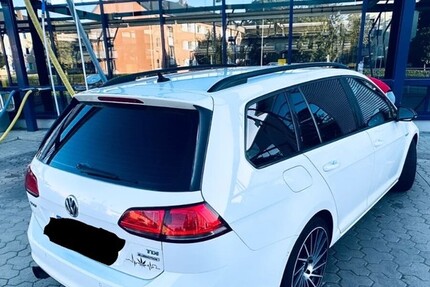 VW Golf R Variant
