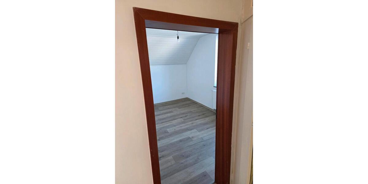 Etagenwohnung Solingen Mitte - 3 Zimmer, 70 m&sup2;, 680&euro; | Angebot:25933003