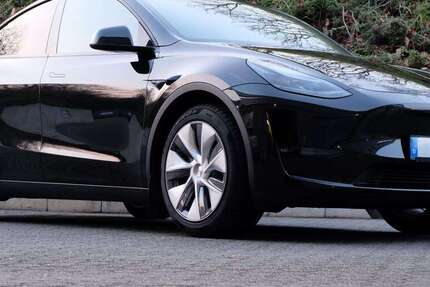 Tesla Model Y 48.168 km 36.980 &euro; Köln 50996