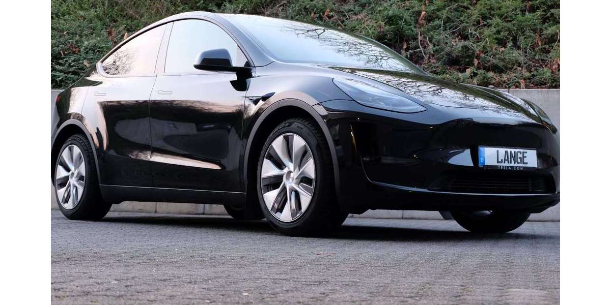 Tesla Model Y 48.168 km 36.980 &euro; Köln 50996