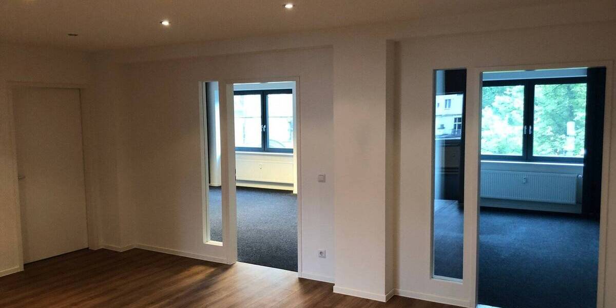 Gewerbeobjekt Düsseldorf Stadtmitte - 4 Zimmer, 125 m&sup2;, 2.500&euro; | Angebot:23953587