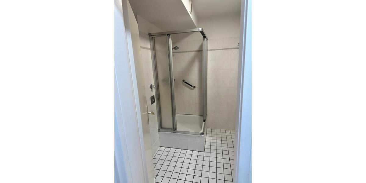 Erdgeschoßwohnung Solingen - 3 Zimmer, 65 m&sup2;, 830&euro; | Angebot:24848944