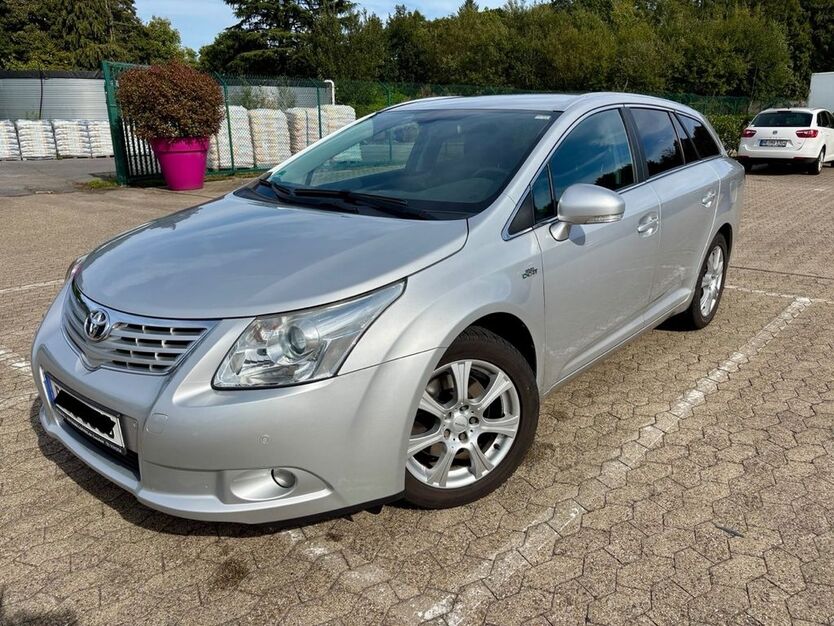 Toyota Avensis 114.021 km 9.000 € Düsseldorf 40629