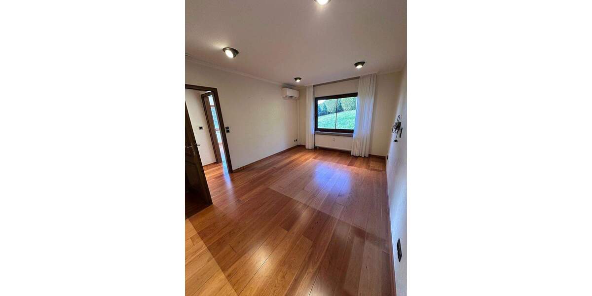 Bungalow Solingen Gräfrath - 6 Zimmer, 228 m&sup2;, 675.000&euro; | Angebot:24668153