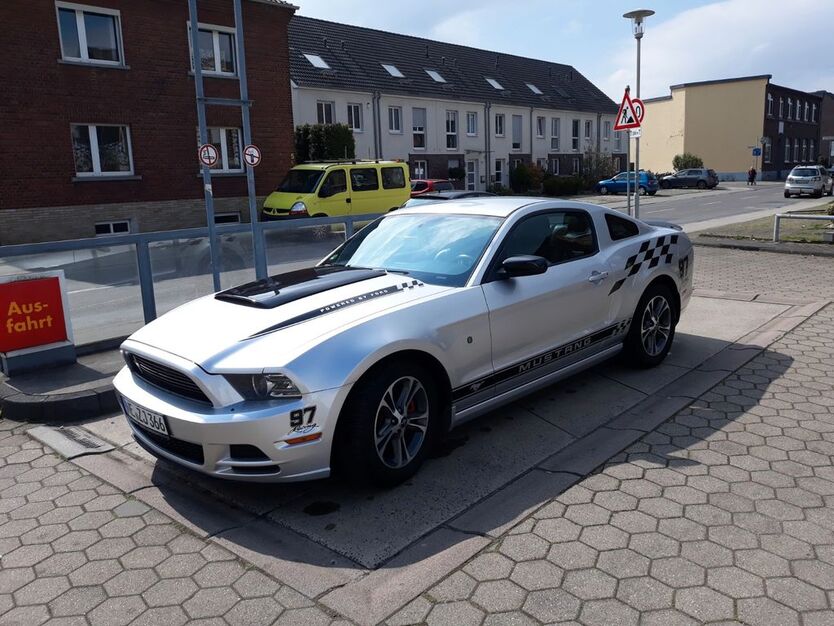Ford Mustang 131.500 km 17.800 € Meerbusch 40670