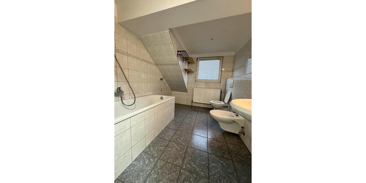 Dachgeschoßwohnung Wuppertal Elberfeld - 4 Zimmer, 73 m&sup2;, 680&euro; | Angebot:24839185