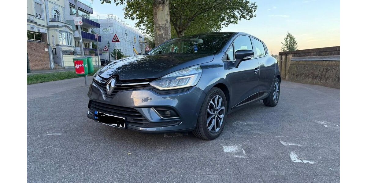 Renault Clio 142.000 km 6.990 &euro; Düsseldorf 40549