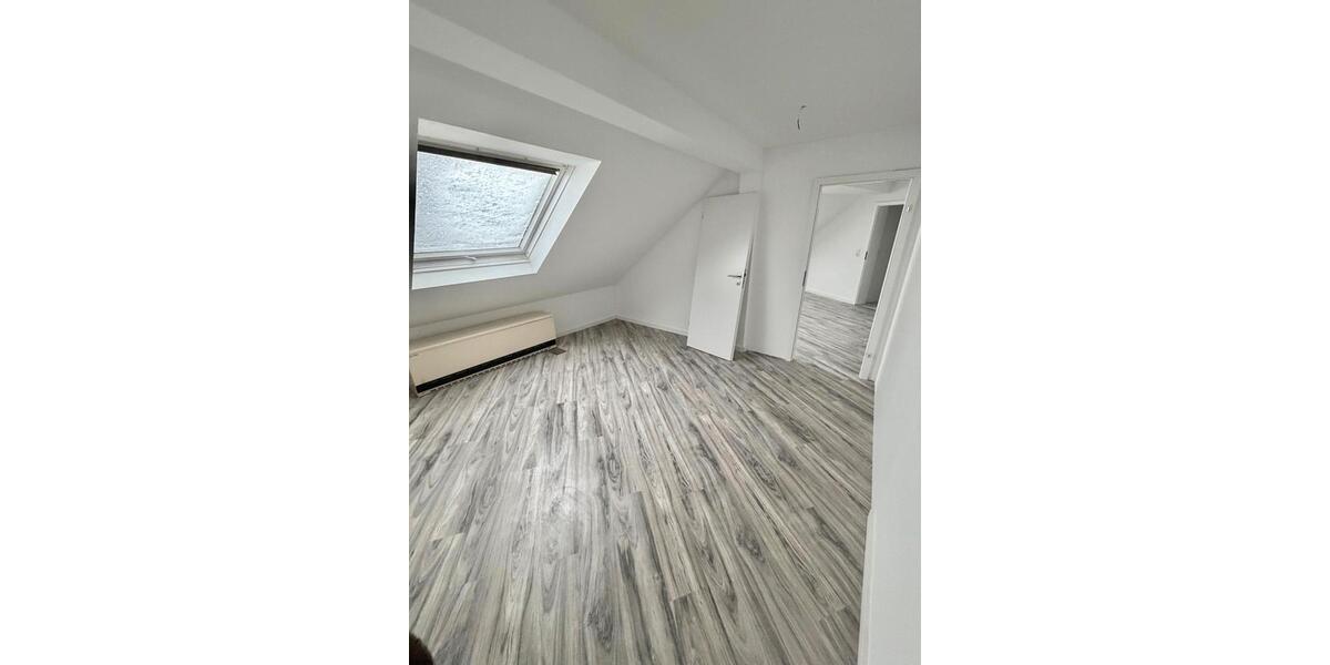 Dachgeschoßwohnung Wuppertal Unterbarmen - 5 Zimmer, 85 m&sup2;, 950&euro; | Angebot:25854706