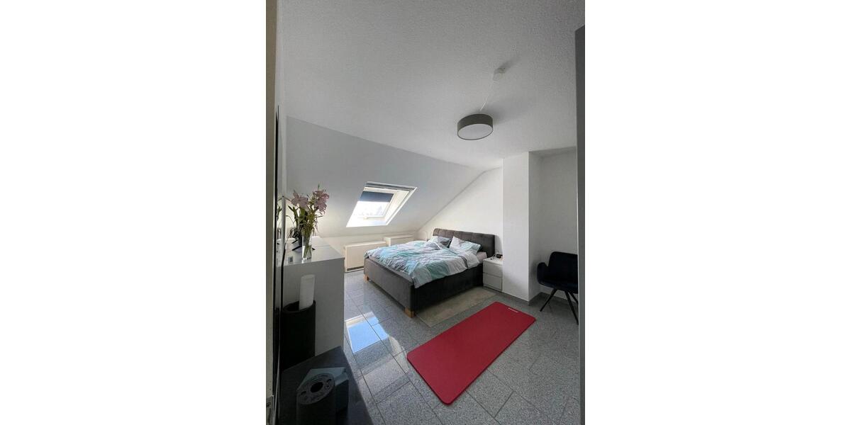 Dachgeschoßwohnung Neuss - 3 Zimmer, 65 m&sup2;, 630&euro; | Angebot:24802453