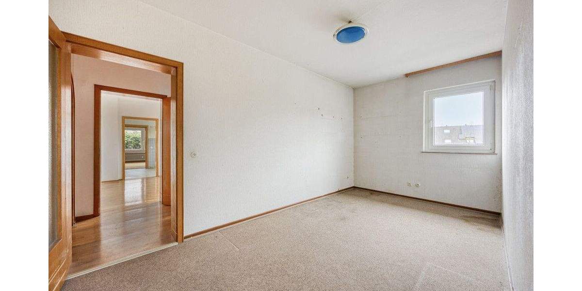 Großzügiges Einfamilienhaus mit zwei Einliegerwohnungen in Odenthal Eikamp - Mehrfamilienhaus, Wohnhaus Odenthal / Eikamp Eikamp | Angebot:25900153