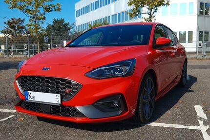 Ford Focus 9.900 km 26.900 &euro; Köln 50825