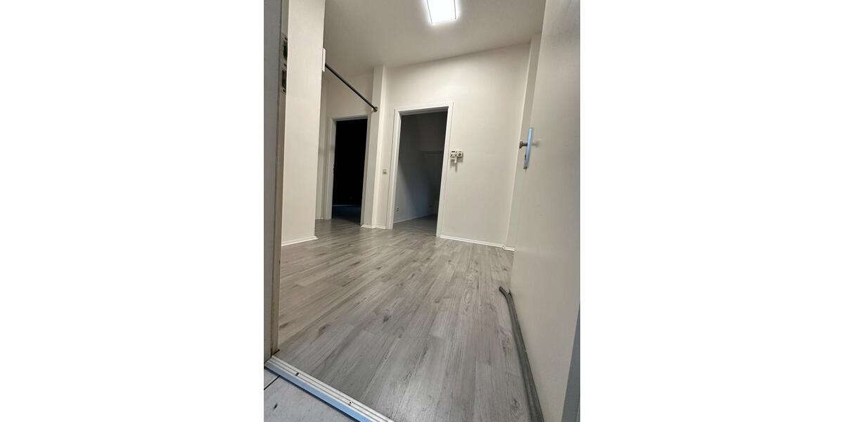 Dachgeschoßwohnung Wuppertal Elberfeld - 4 Zimmer, 73 m&sup2;, 680&euro; | Angebot:24839185