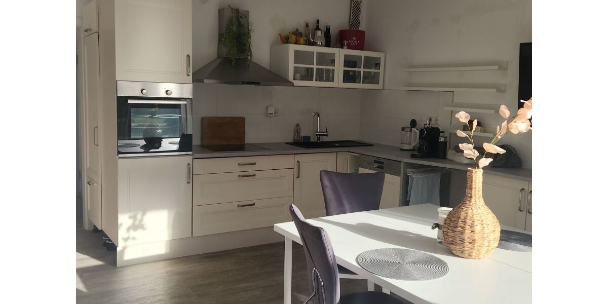 Provisionsfrei* Golzheim - Rheinnähe - ruhige Erdgeschoss-Wohnung voll saniert und möbliert 2 zimmer