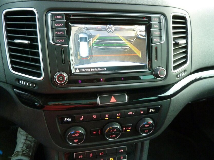 VW Sharan 2.0 TDI DSG Panorama Navi Leder 7 Sitze + 175.000 km 17.900 € Ratingen 40885