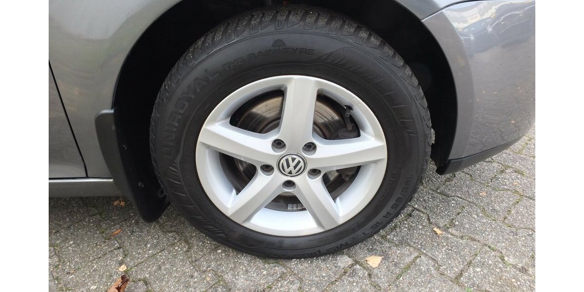 VW Golf BLACK WEEK 25:TRENDLINE KLIMAAUTOMATIK 5-TÜRI 132.115 km 4.498 € Köln 50858