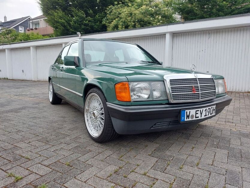 Mercedes-Benz 190 295.000 km 8.900 € Wuppertal 42369