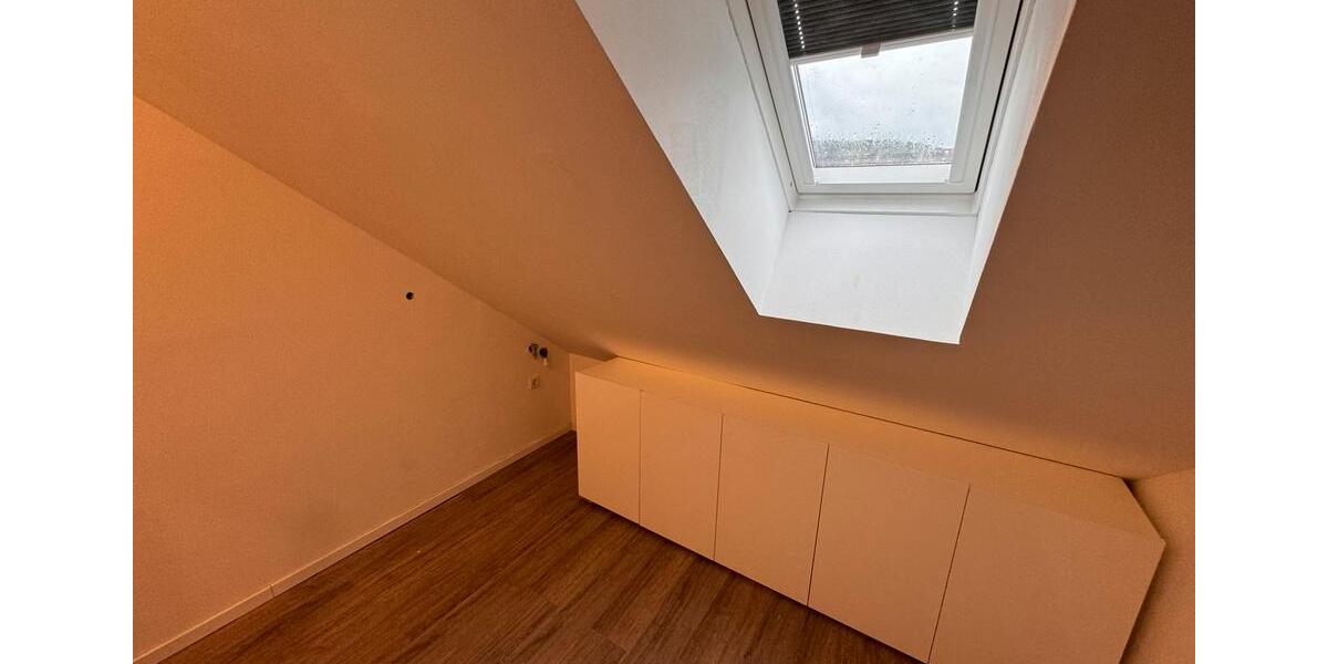 Dachgeschoßwohnung Wuppertal Gemarkung Elberfeld - 3.5 Zimmer, 80 m&sup2;, 800&euro; | Angebot:26413541