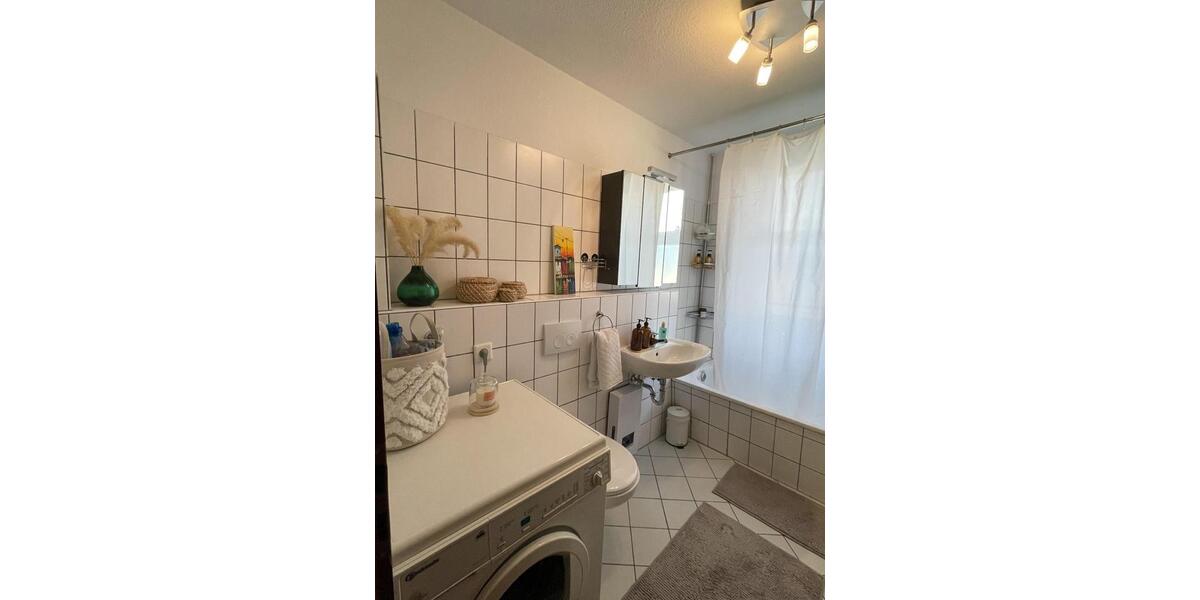Dachgeschoßwohnung Düsseldorf Stadtbezirk 6 - 2 Zimmer, 65 m&sup2;, 1.350&euro; | Angebot:25995424