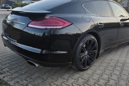 Porsche Panamera 216.000 km 17.999 &euro; Wuppertal 42279
