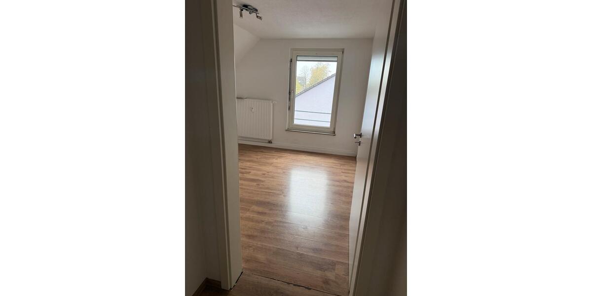 Dachgeschoßwohnung Leverkusen Bergisch Neukirchen - 3 Zimmer, 56 m&sup2;, 450&euro; | Angebot:26635736