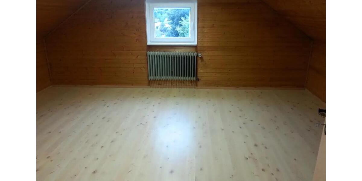 Maisonettenwohnung Solingen - 5 Zimmer, 125 m&sup2;, 1.200&euro; | Angebot:25612802