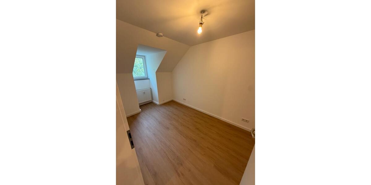 Dachgeschoßwohnung Düsseldorf Oberbilk - 2.5 Zimmer, 49 m&sup2;, 1.000&euro; | Angebot:27594691