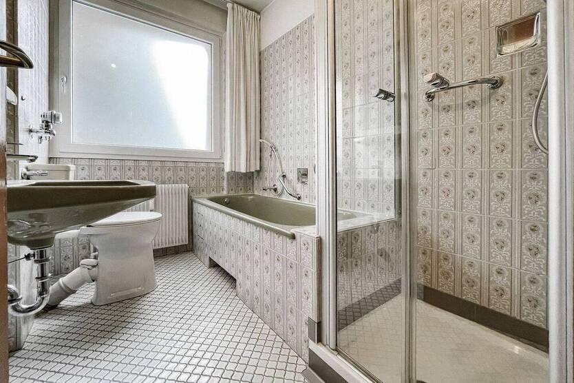 4,5 Zimmer - Balkon - Tiefgarage - freigezogen