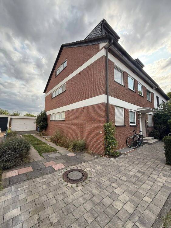 Charmantes Dreifamilienhaus in bester Lage von Baumberg. 9 zimmer