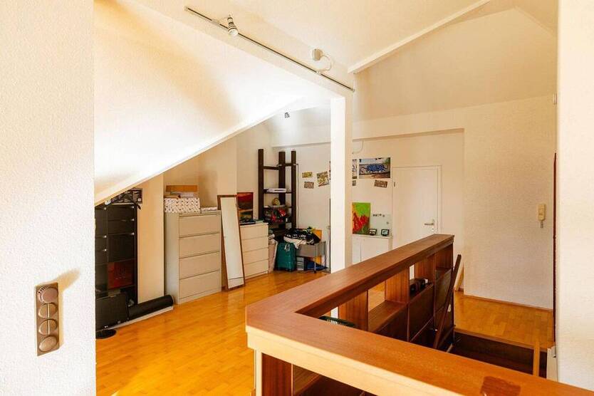 Stadtnah im Grünen - großes Haus mit Garten, Galerie und Doppelgarage
