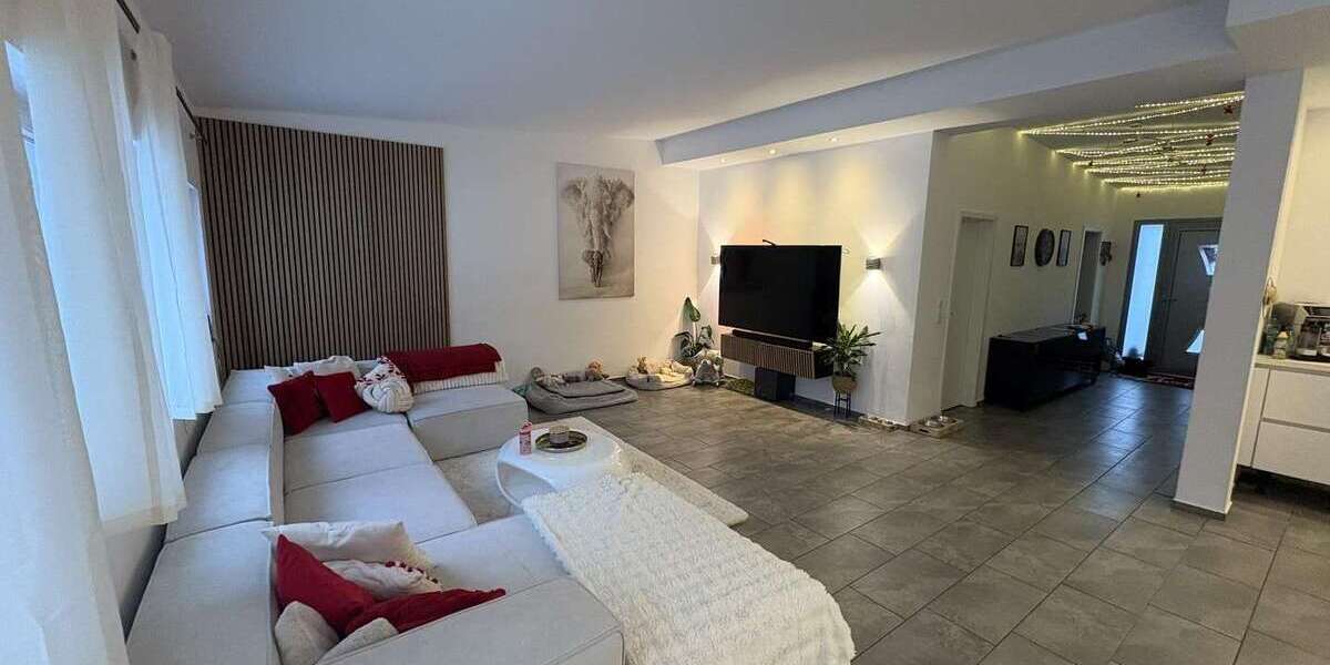 Einfamilienhaus Leichlingen - 8 Zimmer, 293 m&sup2;, 2.190&euro; | Angebot:24844257