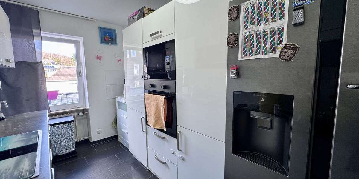 Traumhafte 3,5-Zimmer-Wohnung mit großem Balkon, herrlicher Aussicht, Garage und inkl.Einbauküche - Etagenwohnung Velbert Pöthen | Angebot:24740227