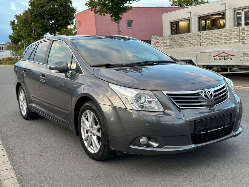 Toyota Avensis 224.000 km 5.900 € Neuss 41460