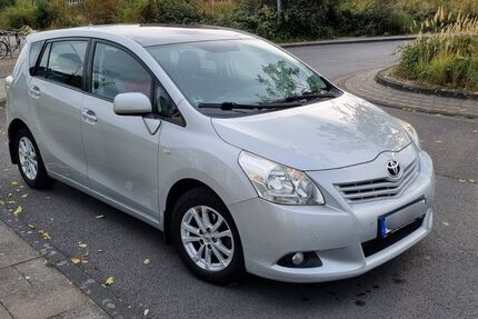 Toyota Verso 149.000 km 5.700 &euro; Köln 51063