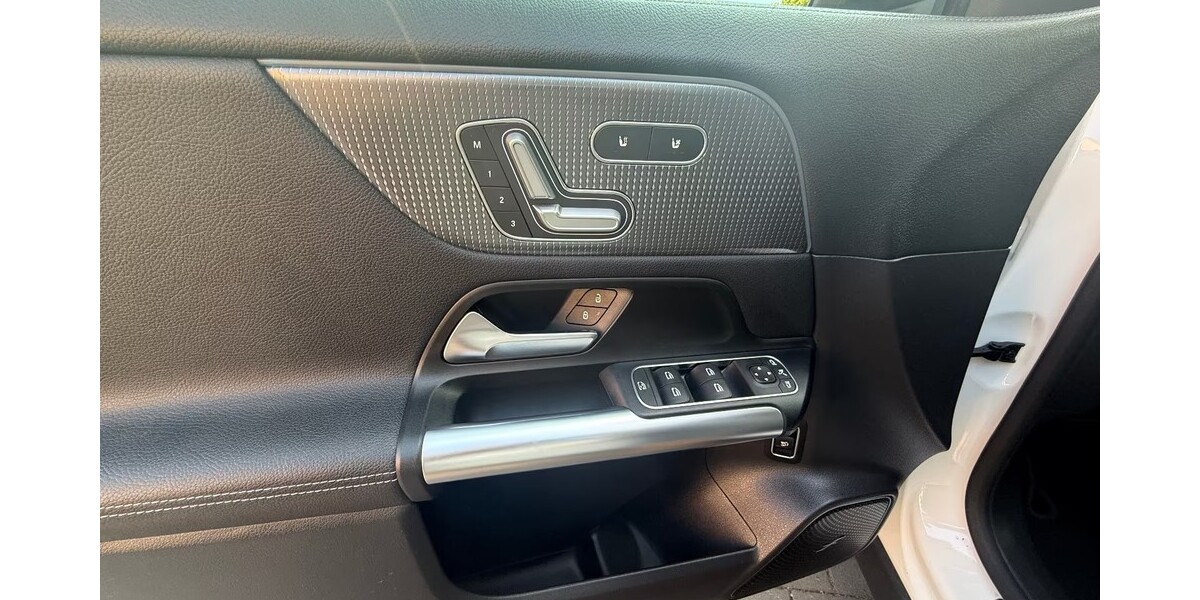 Mercedes-Benz GLA-Klasse 77.300 km 32.900 € Köln 50667