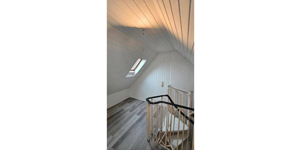 Dachgeschoßwohnung Wuppertal Arrenberg - 2 Zimmer, 75 m&sup2;, 630&euro; | Angebot:24815473